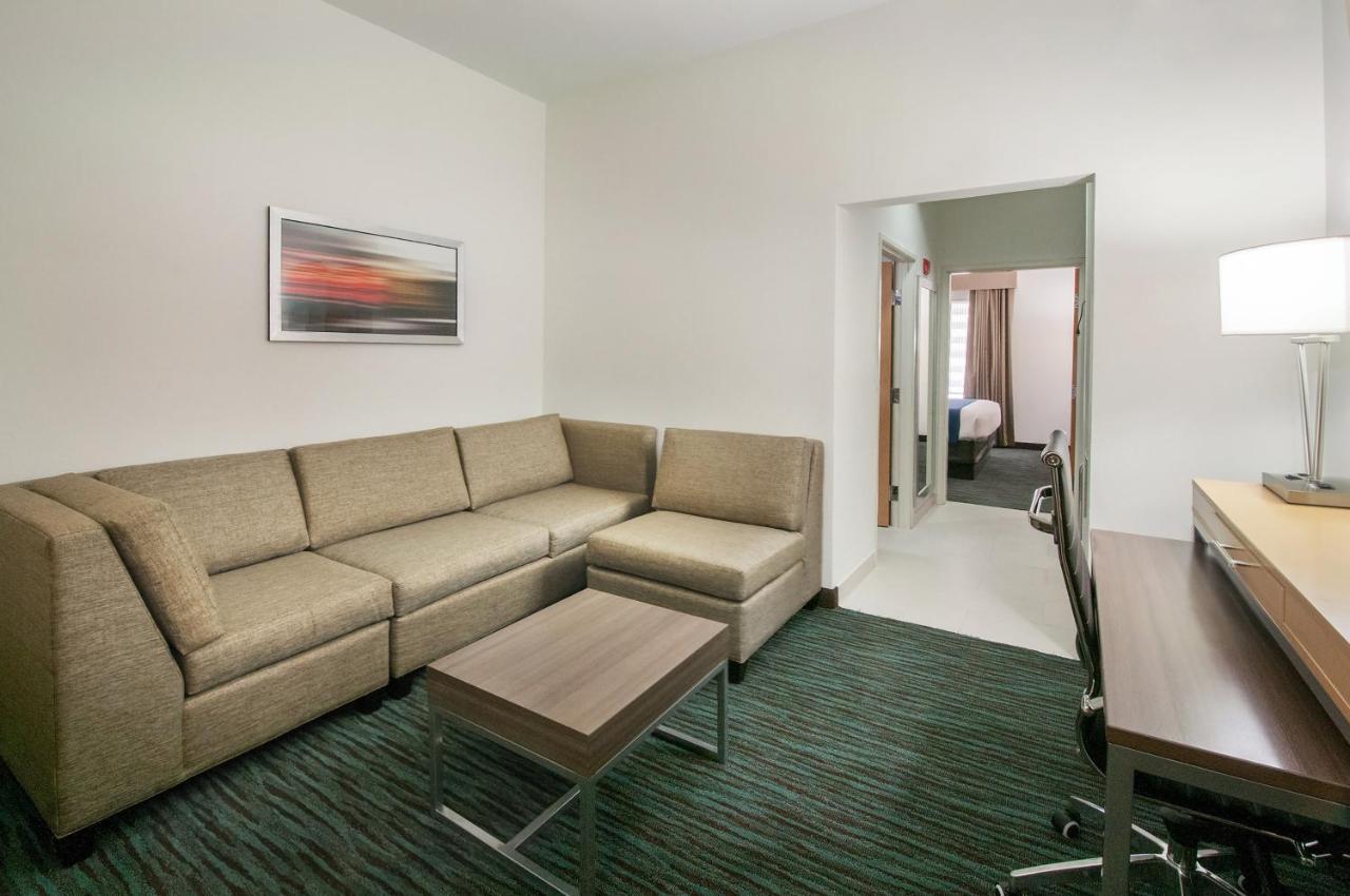 Holiday Inn Express Hotel & Suites San Antonio - Rivercenter Area By Ihg Exteriör bild