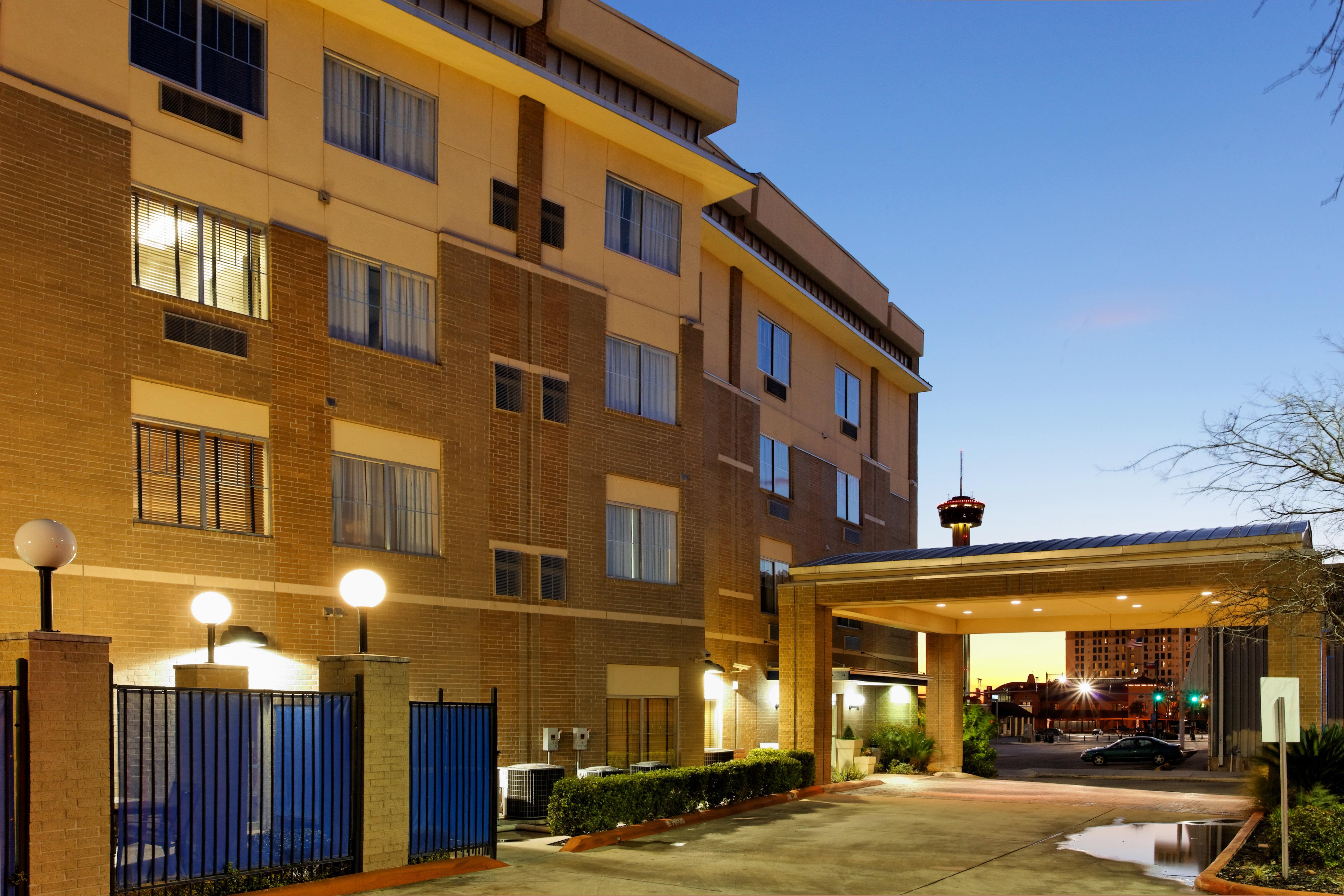 Holiday Inn Express Hotel & Suites San Antonio - Rivercenter Area By Ihg Exteriör bild