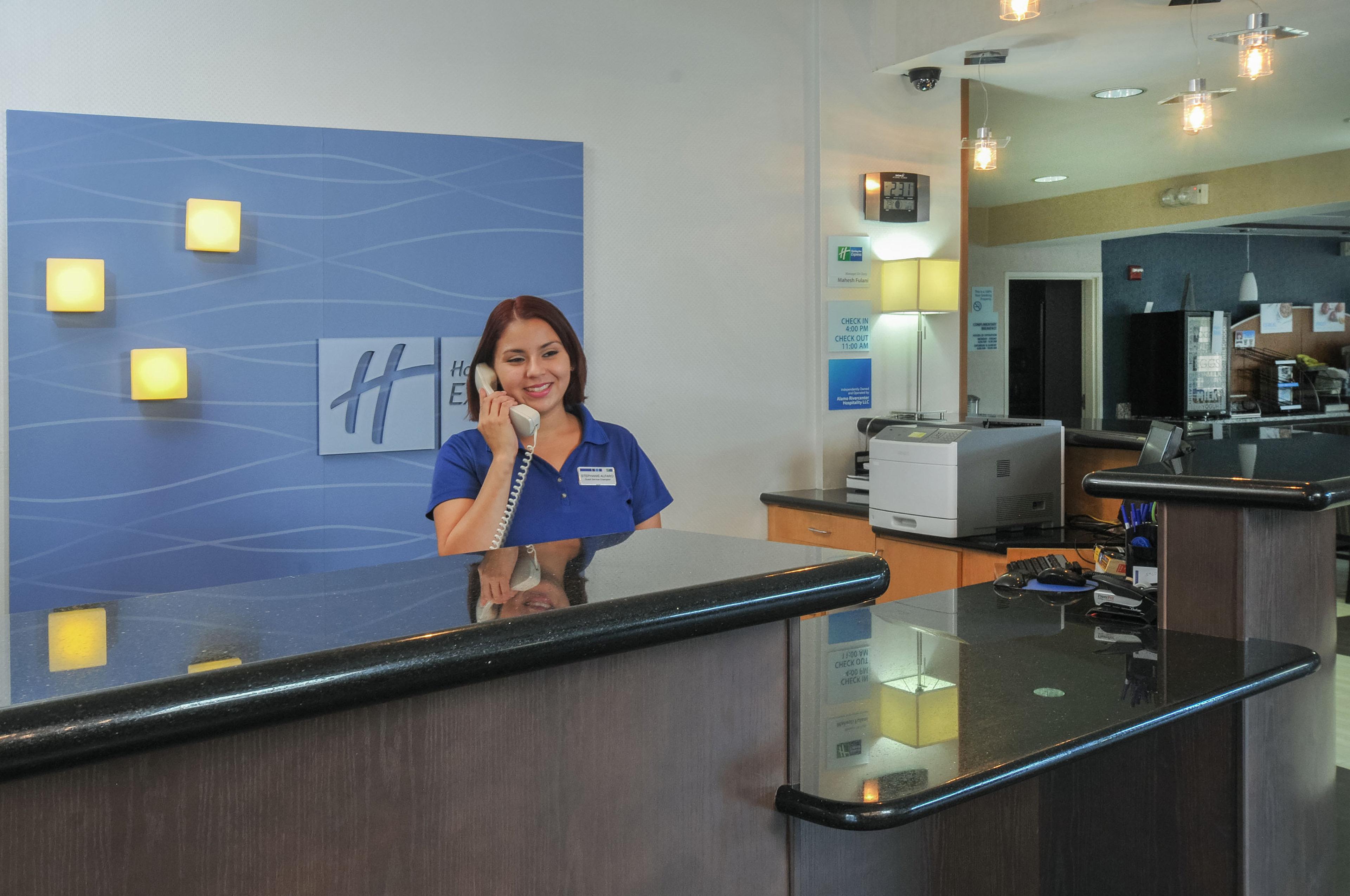 Holiday Inn Express Hotel & Suites San Antonio - Rivercenter Area By Ihg Exteriör bild