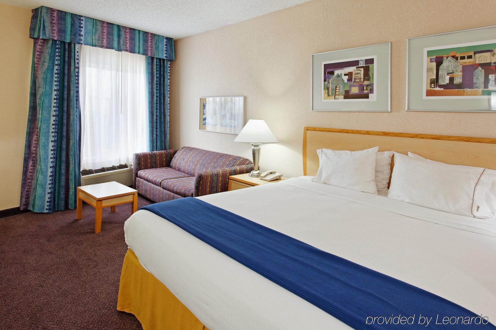 Holiday Inn Express Hotel & Suites San Antonio - Rivercenter Area By Ihg Rum bild