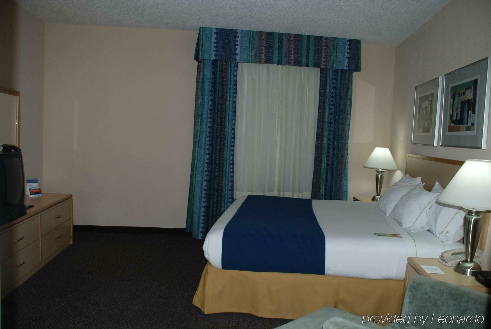 Holiday Inn Express Hotel & Suites San Antonio - Rivercenter Area By Ihg Rum bild